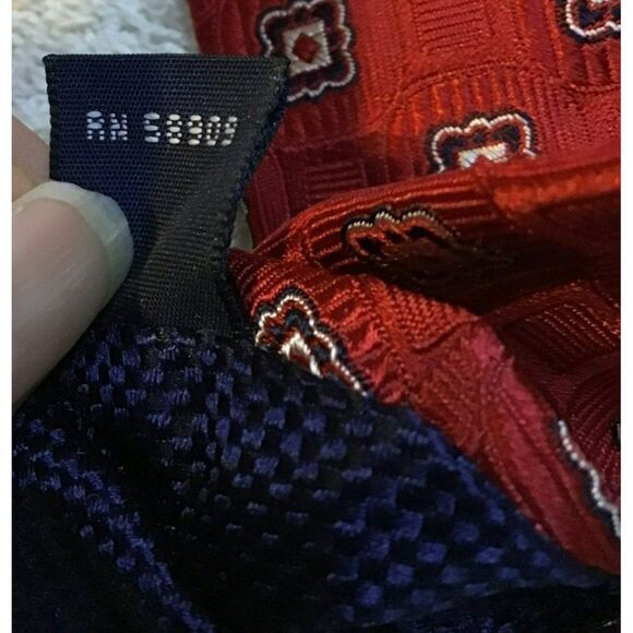 5/$15 Cremieux Collection Handmade Long Red White Geometric Silk Men's Tie NWOT - Picture 5 of 5